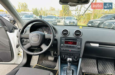 Хэтчбек Audi A3 2013 в 