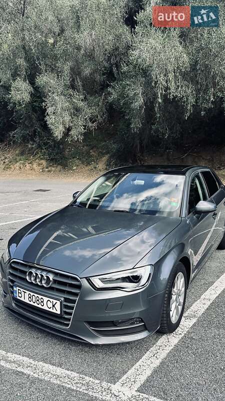 Хэтчбек Audi A3 2015 в 