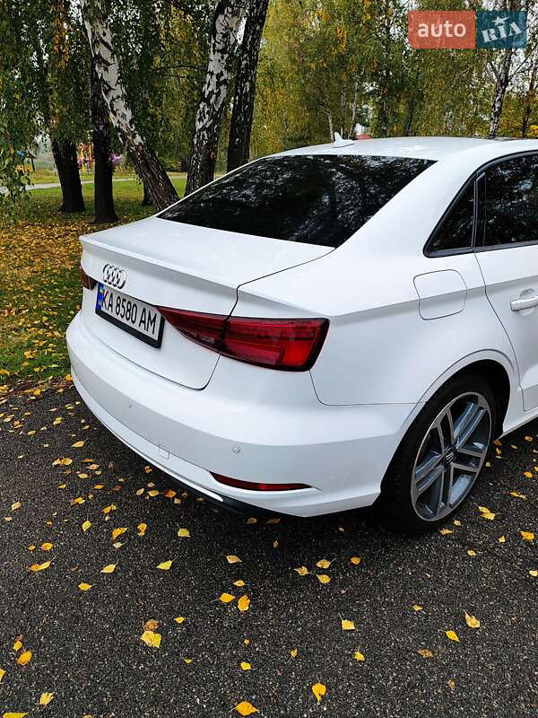 Седан Audi A3 2018 в Киеве