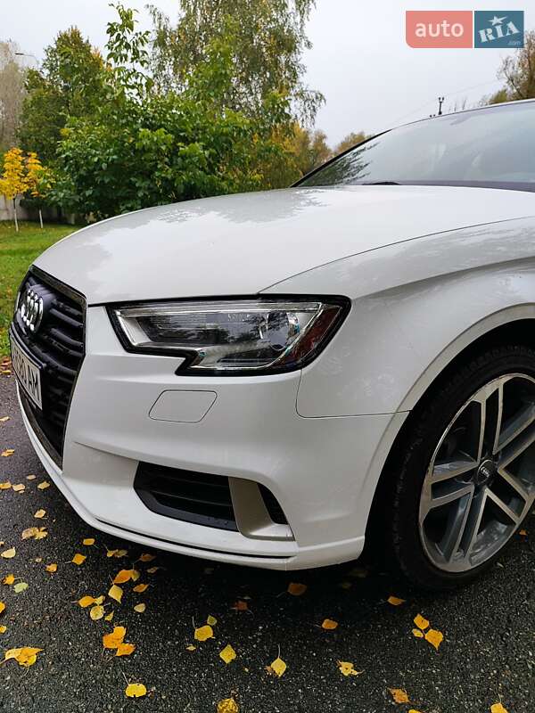 Седан Audi A3 2018 в Киеве