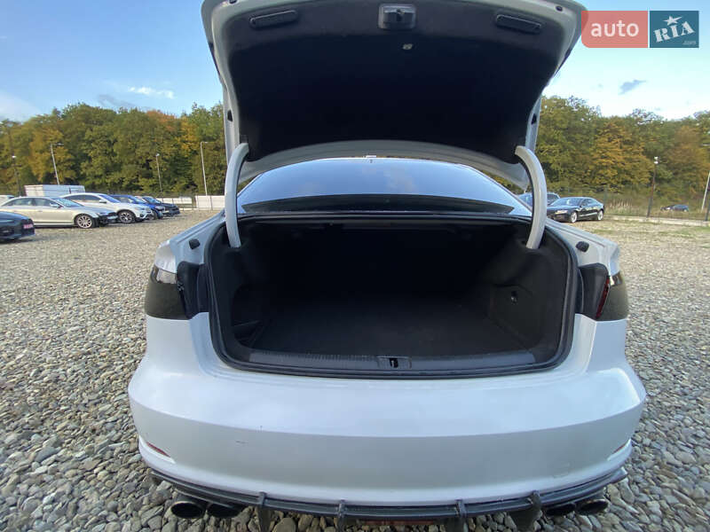 Седан Audi A3 2014 в Львові