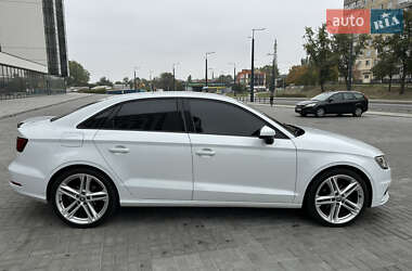 Седан Audi A3 2016 в 