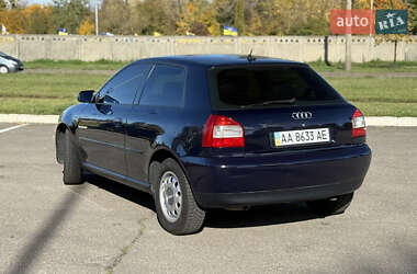 Хэтчбек Audi A3 2001 в 