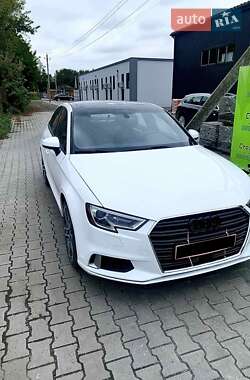 Седан Audi A3 2017 в Киеве