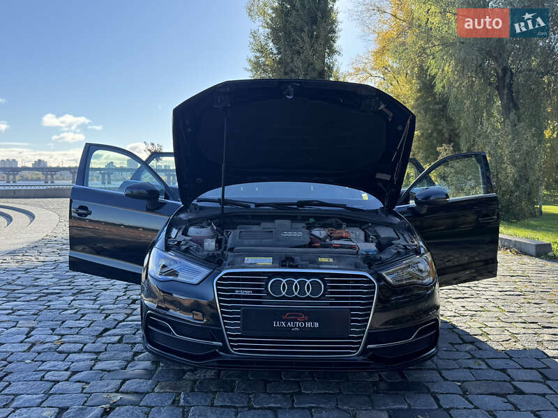 Хетчбек Audi A3 2016 в Києві