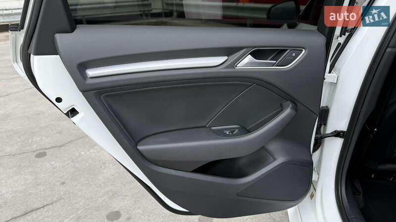 Седан Audi A3 2016 в Киеве