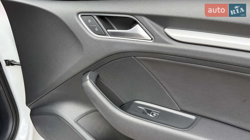 Седан Audi A3 2016 в Киеве
