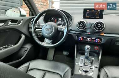 Хетчбек Audi A3 2015 в 