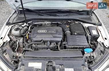 Хетчбек Audi A3 2015 в 