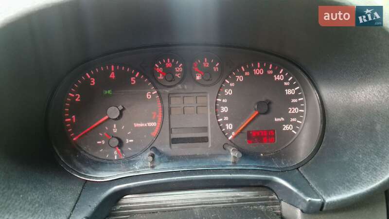 Хетчбек Audi A3 1998 в Хирові