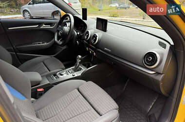 Хэтчбек Audi A3 2016 в 