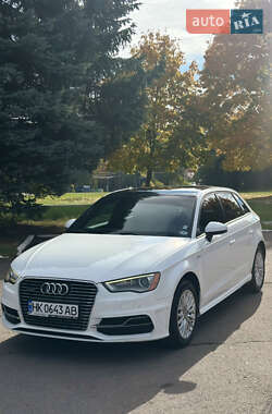 Хэтчбек Audi A3 2016 в Ровно