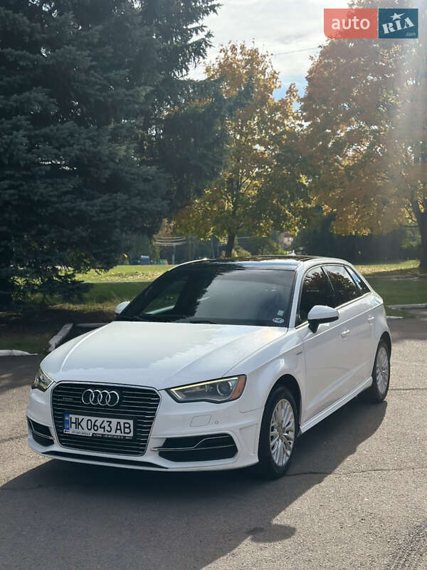 Хетчбек Audi A3 2016 в Рівному