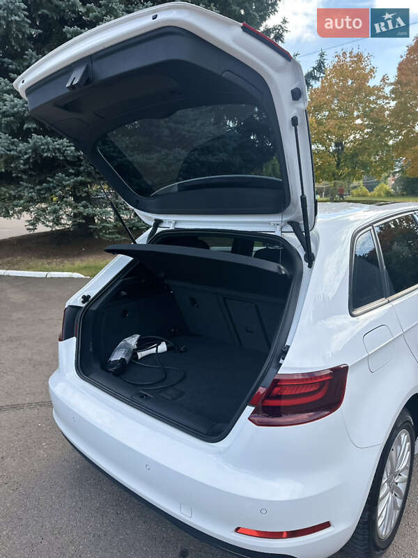 Хетчбек Audi A3 2016 в Рівному