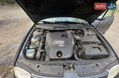 Хэтчбек Audi A3 2002 в 
