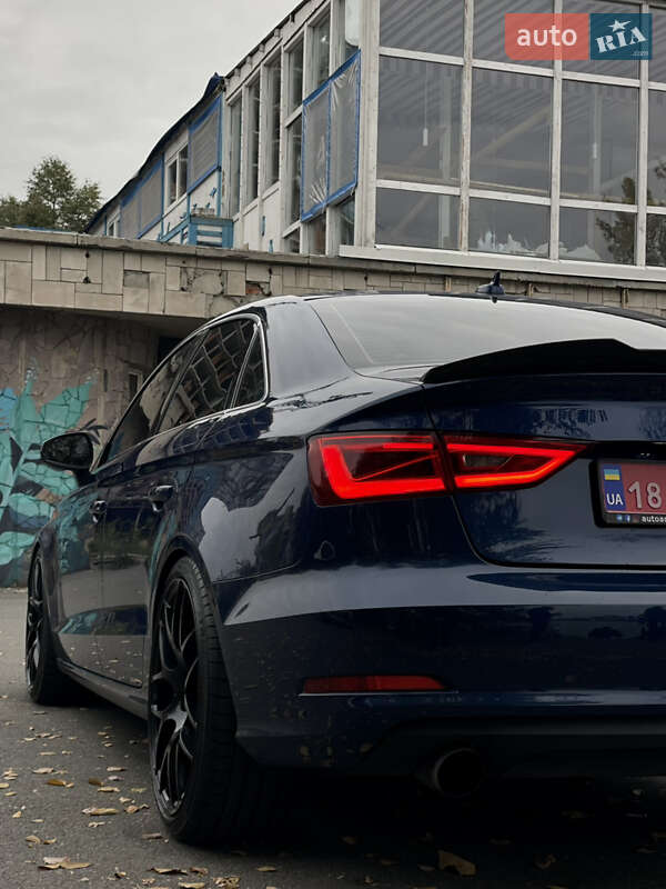 Седан Audi A3 2014 в Дніпрі