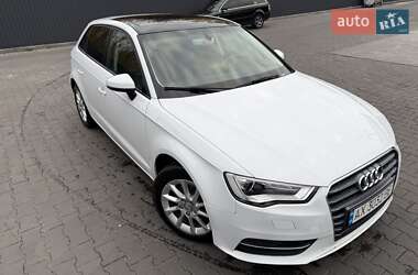 Хетчбек Audi A3 2015 в 