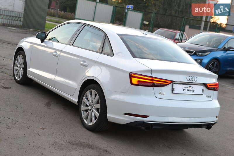 Седан Audi A3 2017 в Луцке