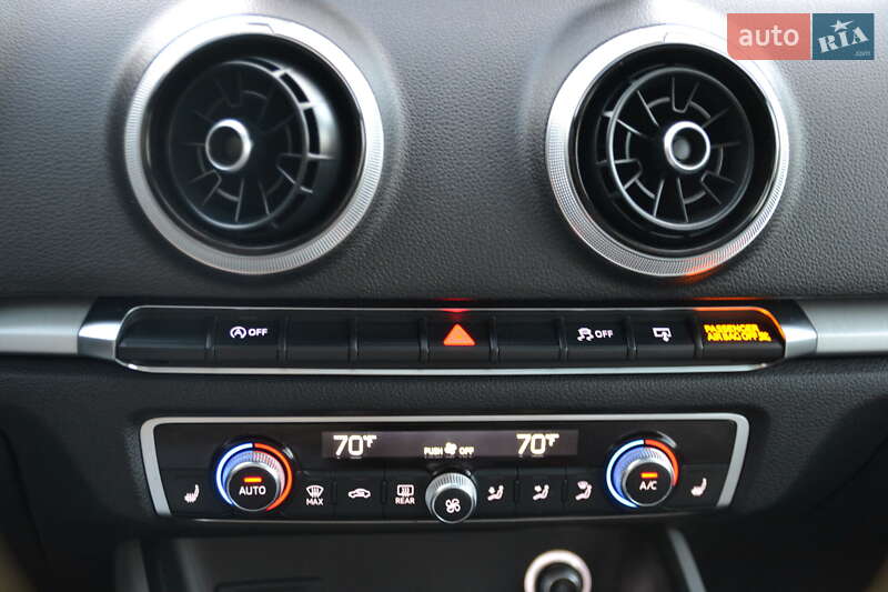 Седан Audi A3 2017 в Луцке