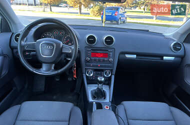 Хетчбек Audi A3 2010 в 