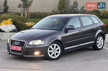 Хэтчбек Audi A3 2010 в 