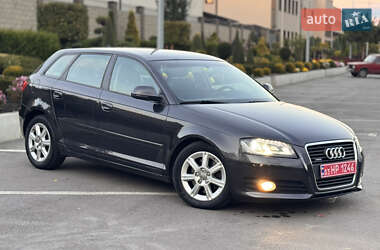 Хэтчбек Audi A3 2010 в 