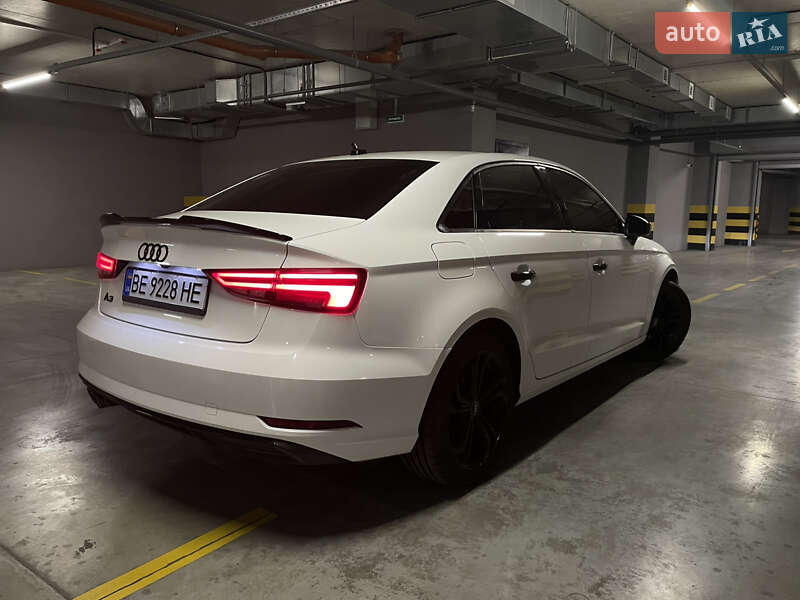 Седан Audi A3 2016 в Николаеве