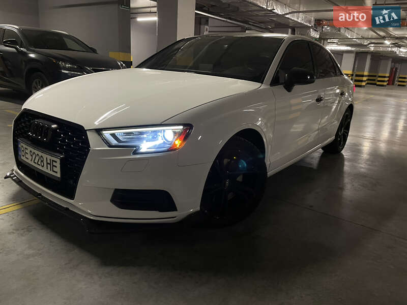Седан Audi A3 2016 в Николаеве