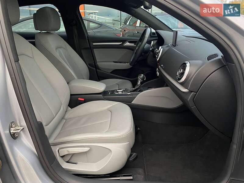 Седан Audi A3 2018 в Львові