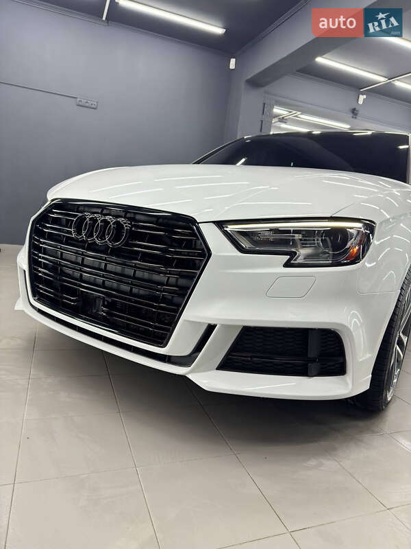 Седан Audi A3 2017 в Ивано-Франковске