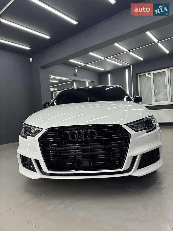 Седан Audi A3 2017 в Ивано-Франковске