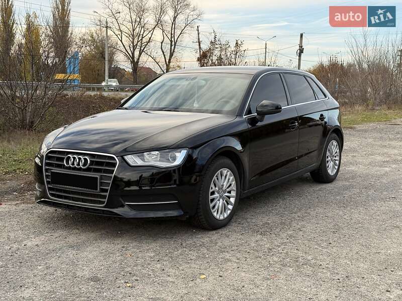 Хетчбек Audi A3 2015 в Дніпрі