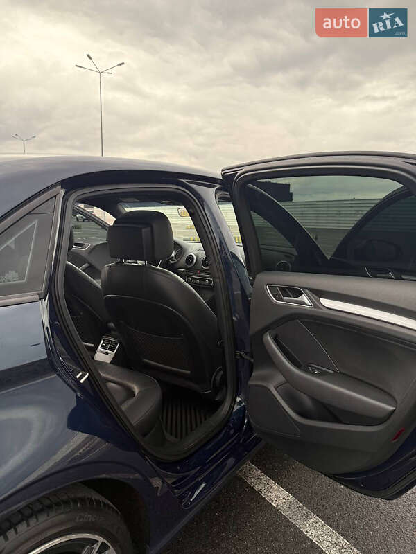 Седан Audi A3 2016 в Львові