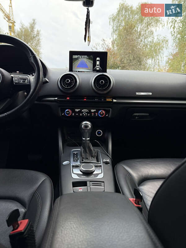 Седан Audi A3 2016 в Киеве