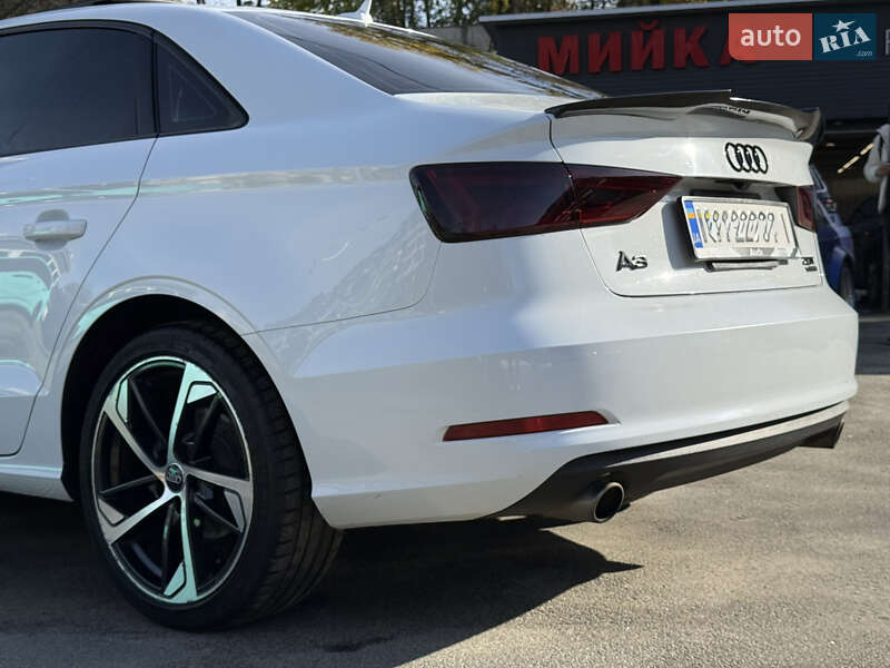 Седан Audi A3 2015 в Киеве