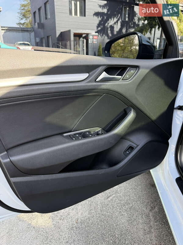 Седан Audi A3 2015 в Киеве