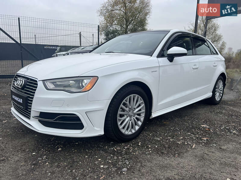 Хэтчбек Audi A3 2016 в Киеве