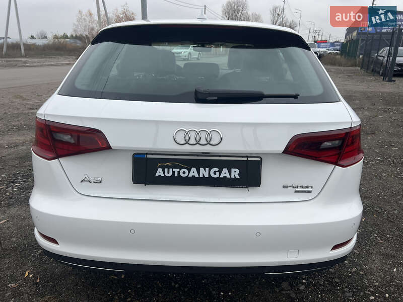 Хэтчбек Audi A3 2016 в Киеве