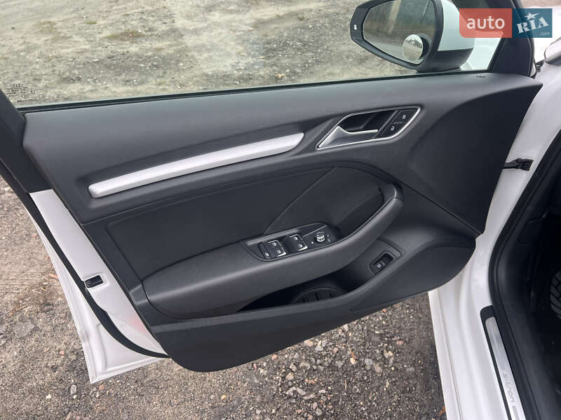 Хэтчбек Audi A3 2016 в Киеве