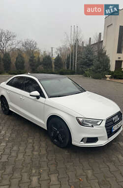 Седан Audi A3 2018 в Днепре