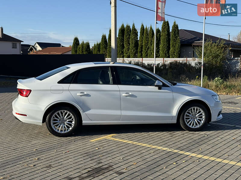 Седан Audi A3 2016 в Киеве