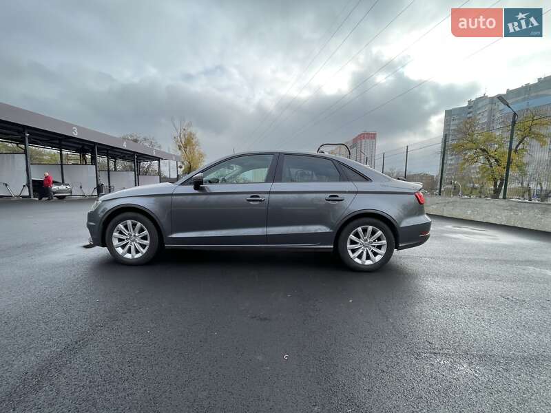 Седан Audi A3 2015 в Киеве