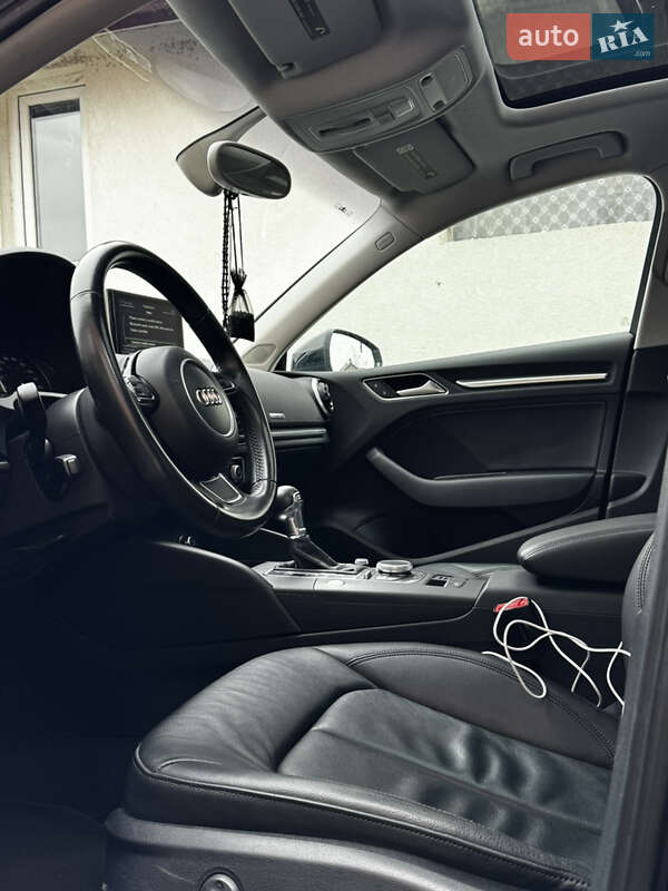 Седан Audi A3 2015 в Львові