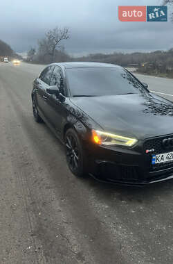 Седан Audi A3 2015 в Ромнах