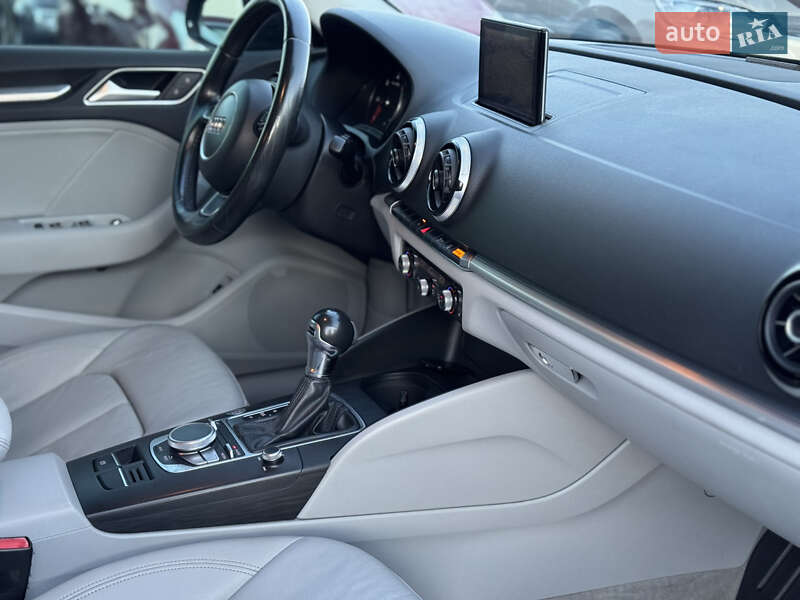 Седан Audi A3 2015 в Ивано-Франковске