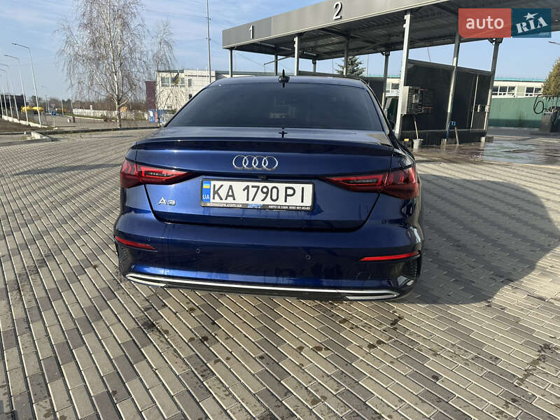 Седан Audi A3 2022 в Вишневому фото 2 Седан Audi A3 2022 в Вишневому