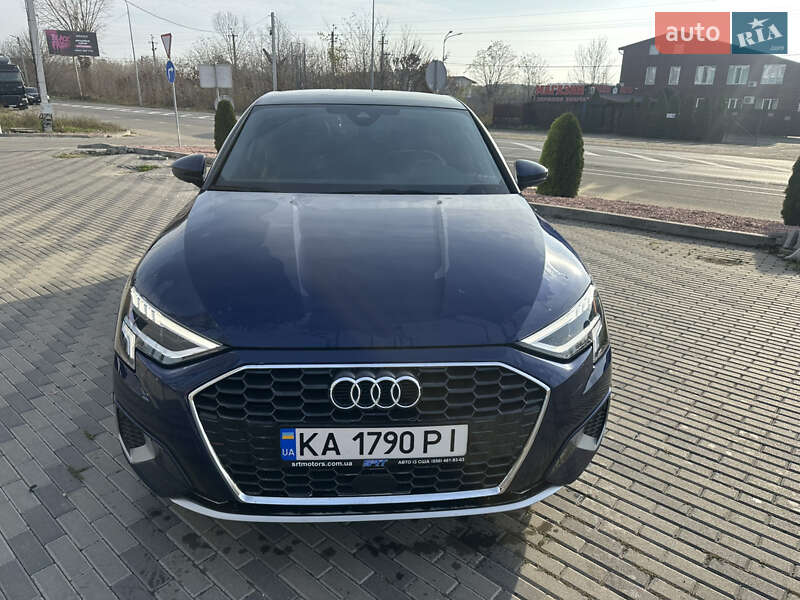 Седан Audi A3 2022 в Вишневому фото 3 Седан Audi A3 2022 в Вишневому
