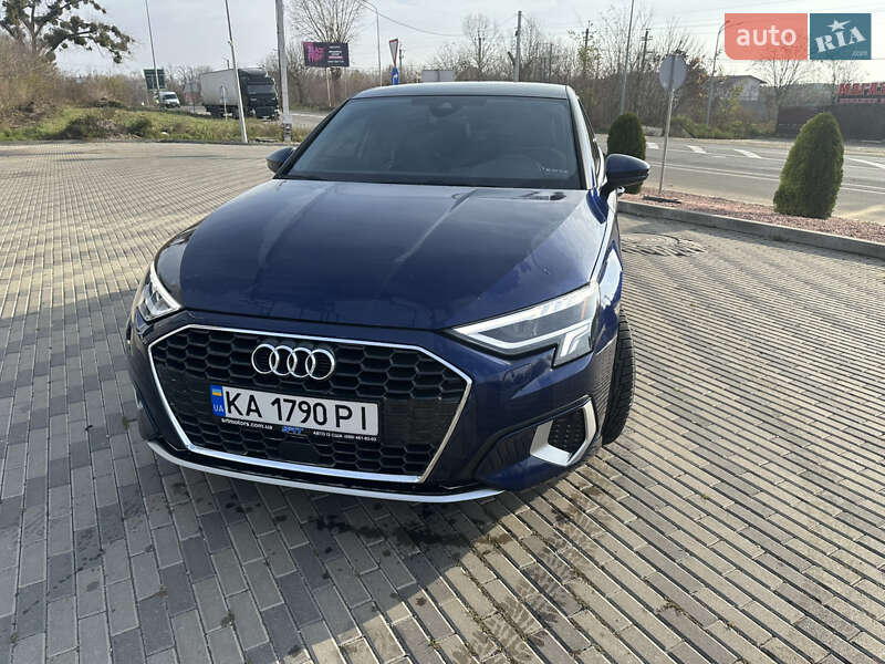 Седан Audi A3 2022 в Вишневому фото 6 Седан Audi A3 2022 в Вишневому