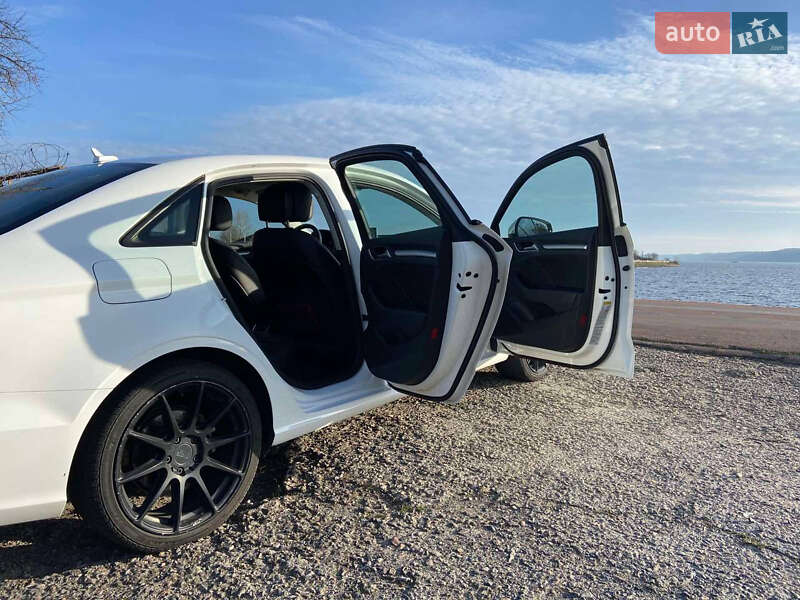 Седан Audi A3 2015 в Киеве
