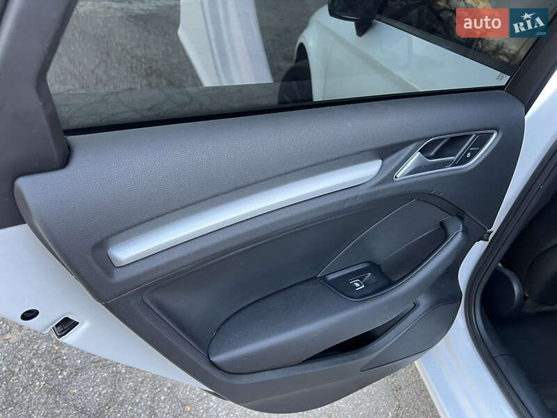 Седан Audi A3 2016 в Києві